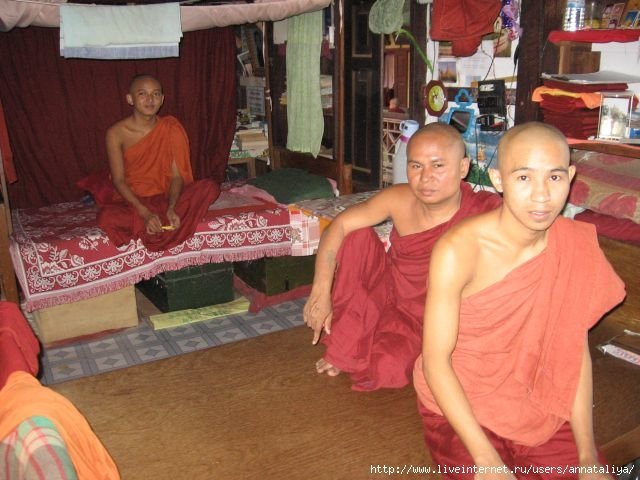 В монастырской келье Мьянма