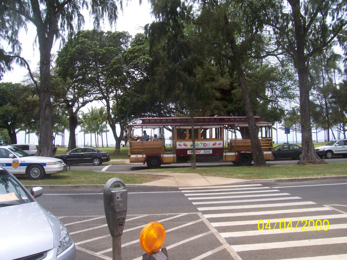 Маршрутный туристский автобус Waikiki Trolley Гонолулу, CША