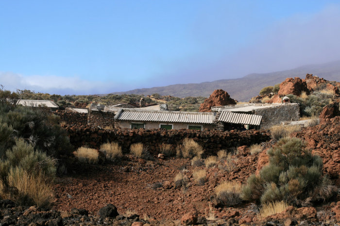 заброшенные домики Национальный парк Тейде, остров Тенерифе, Испания