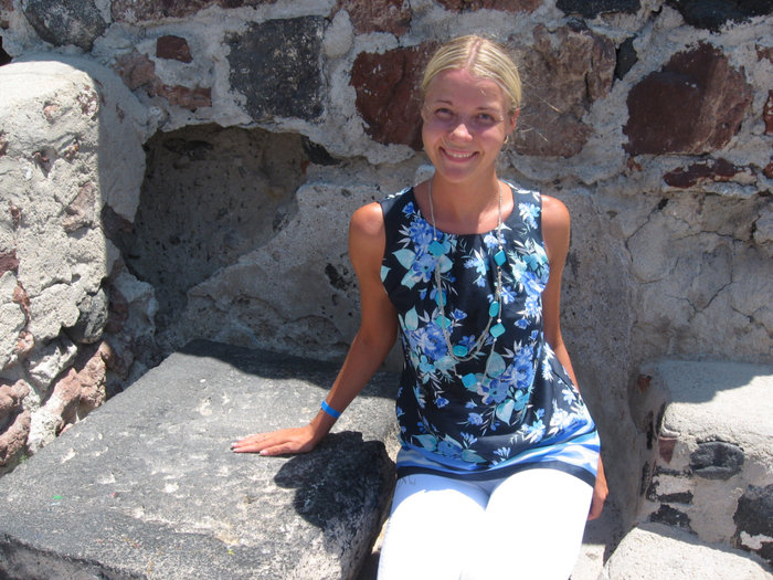 камень желаний, состоит из целиковой вулканической породы Фира, остров Санторини, Греция