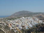 Город Фира является столицей острова Санторини и построен на вершине скалы на высоте 260 м над уровнем моря.