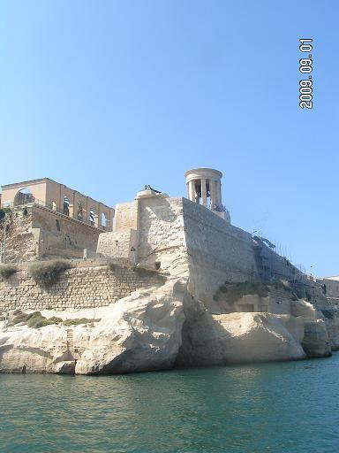 На крутом утёсе На крутом утёсе