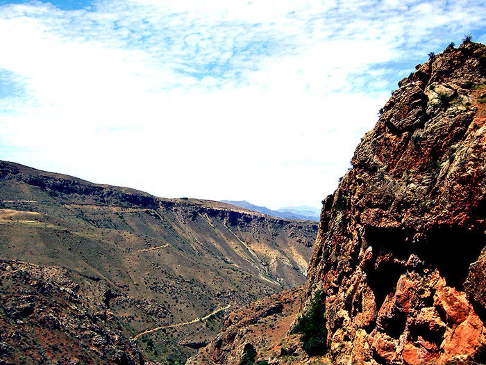 Красивые скалы окружают Нораванк Нораванк Монастырь, Армения