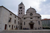Старый собор и колокольня в Задаре