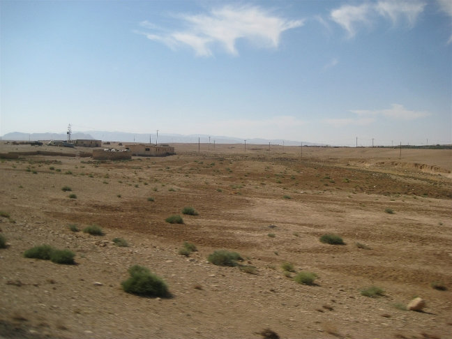Дорога через пустыню Сирия