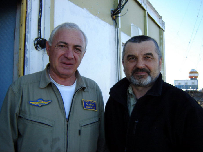 В Антарктиде работают настоящие герои — такие как Герой России, летчик, командир экипажа Ил-76 Рубен Есаян. Станция 