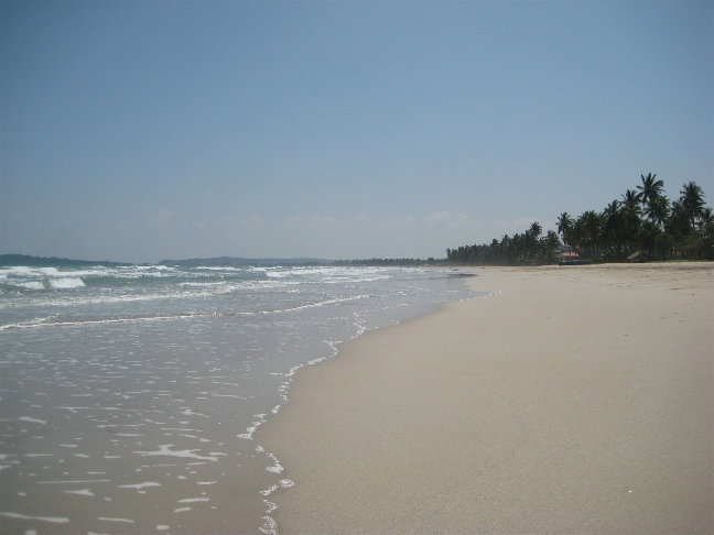 На берегу океана Тринкомали, Шри-Ланка