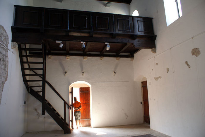В церкви все еще идет ремонт — или реставрация? Бар, Черногория