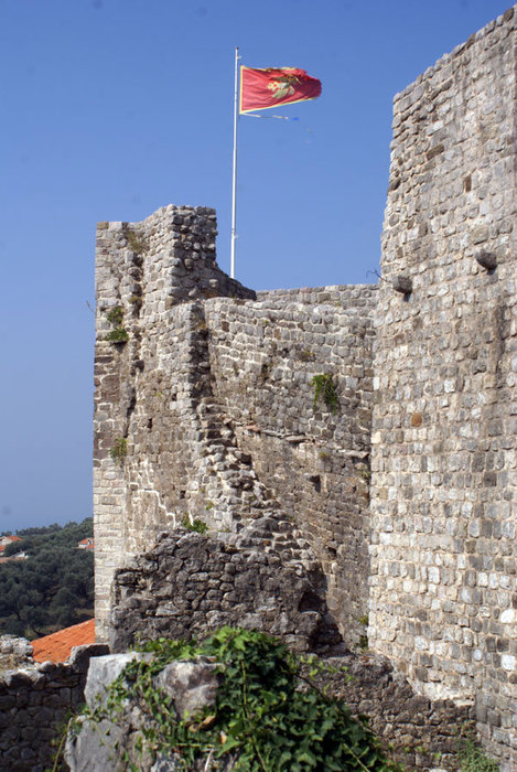 Флаг над крепостью Бар, Черногория