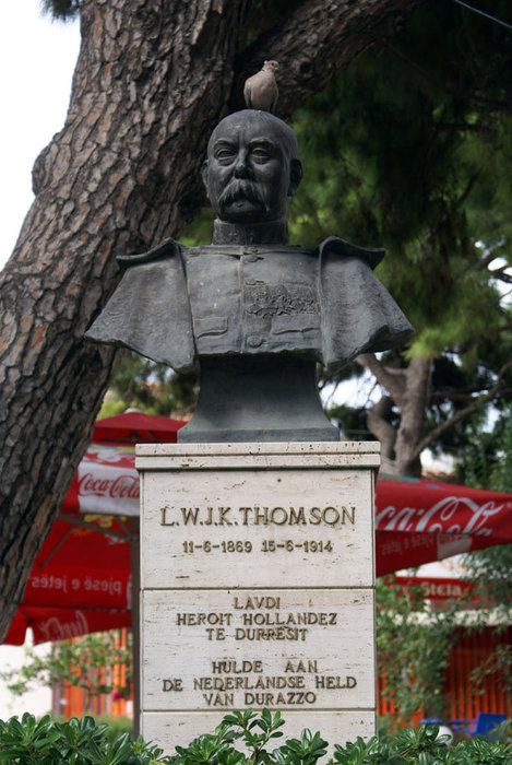 Памятник Томсону Дуррес, Албания