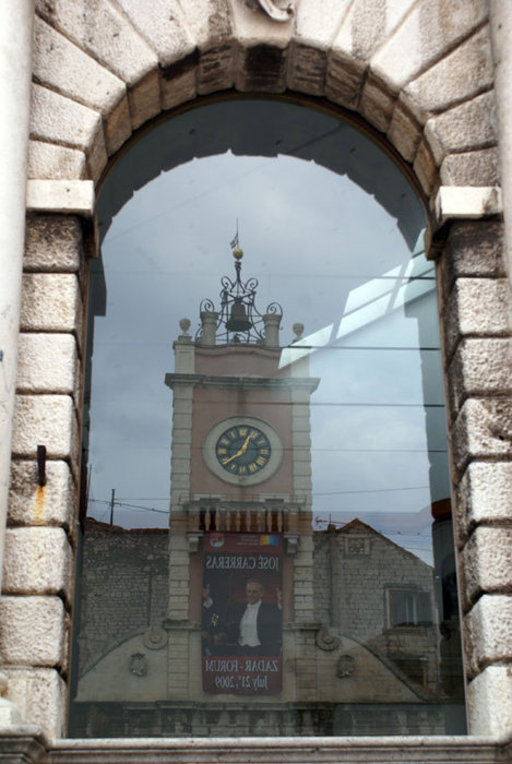 Отражение в стекле Задар, Хорватия