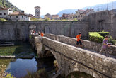 Мост через канал у городской стены