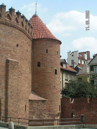 Могучие, бесполезные башни Варшава, Польша