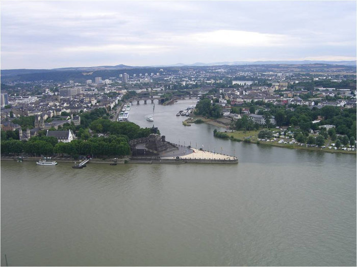 Вид на Немецкий угол с высоты крепости Кобленц, Германия
