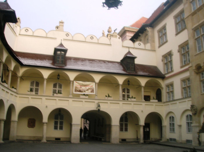 Внутренний двор ратуши Братислава, Словакия