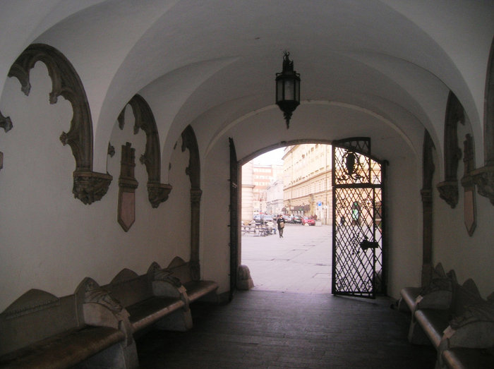 Арка ратуши: вид со стороны внутренного двора Братислава, Словакия