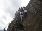 Туристы преодолевают страх высоты
