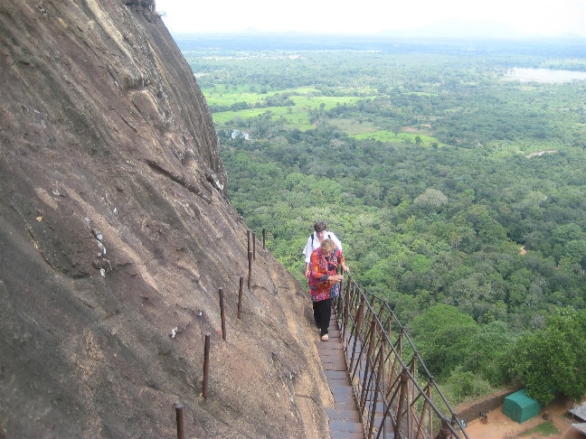 Лестница в виде льва Сигирия, Шри-Ланка