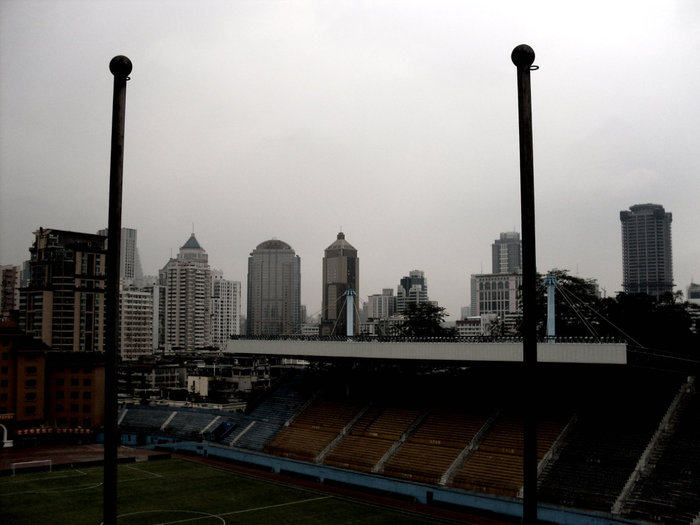 Стадион с видом на город. Парк Юэсю. Гуанчжоу, Китай