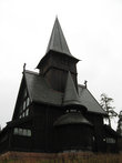 Одна из самых старых деревянных церквей из существующих сейчас, появилась в начале XII века.
Раньше в Норвегии было не менее 750 таких церквей, а теперь осталось 28.