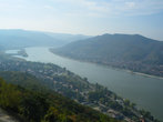 Излучина Дуная, где река меняет направление течения на 90 градусов