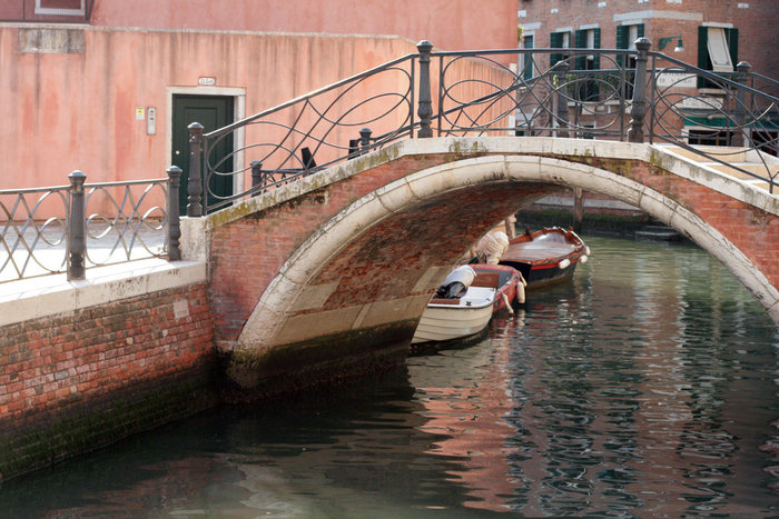 канал и мост Венеция, Италия