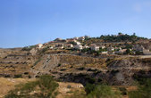 вид из автобуса — типичный пейзаж кипрского поселения
