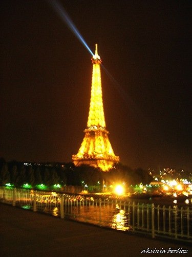 ночью Париж, Франция