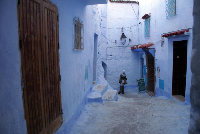 Внутренний дворик — все голубое! Шефшауэн, Марокко