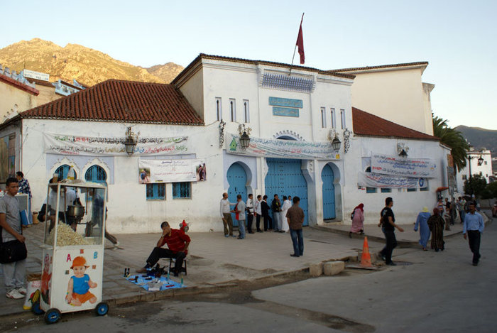 Здание муниципалитета, на окраине медины Шефшауэн, Марокко