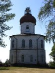 А это — церковь на горе Секирная. Во времена Соловецкого лагеря особого назначения тут находилась штрафная рота, где погибло очень много заключенных.