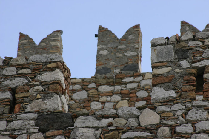 Древние стены собора Таормина, Италия