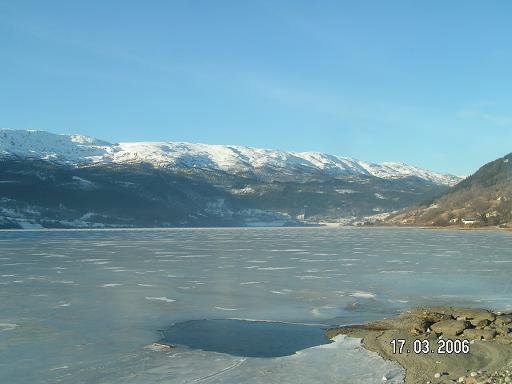 Замёрзшее озеро Восс, Норвегия