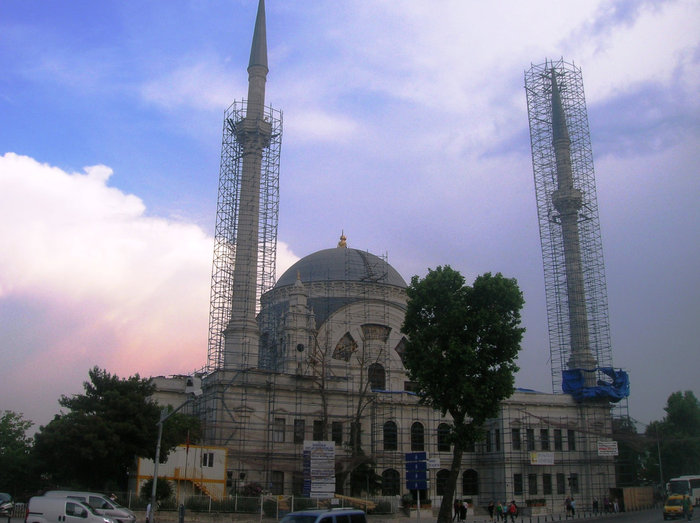 Дворец и мечеть Долмабахче Стамбул, Турция