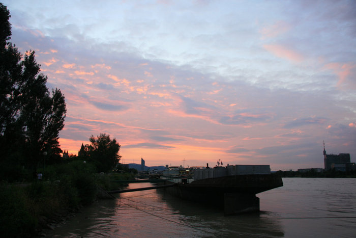 Закаты на набережной Дуная