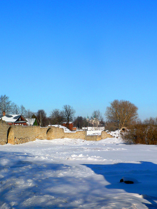 Остатки древних крепостных стен Старая Ладога, Россия