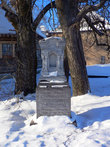 Надгробная плита на могиле купца Смоленкова в Ладожской крепости