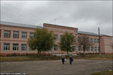 Рядом с Есенинской — школа действующая, современная.