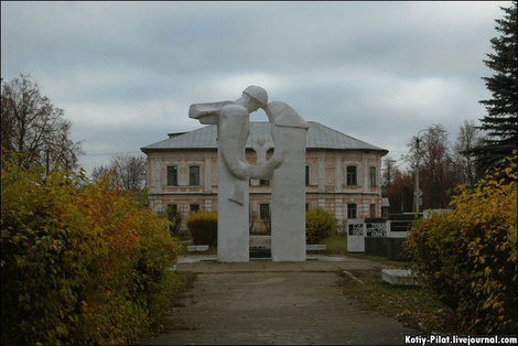 Самый оригинальный памятник Великой отечественной войне, который я видел. Касимов, Россия