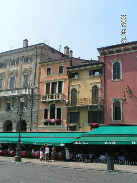 Тощие домики Верона, Италия