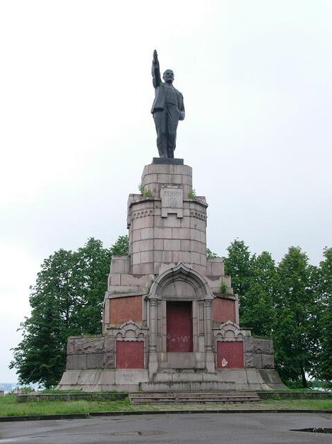 03. Памятник Ленину