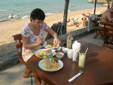 Ресторан на пляже Паттайя, Таиланд