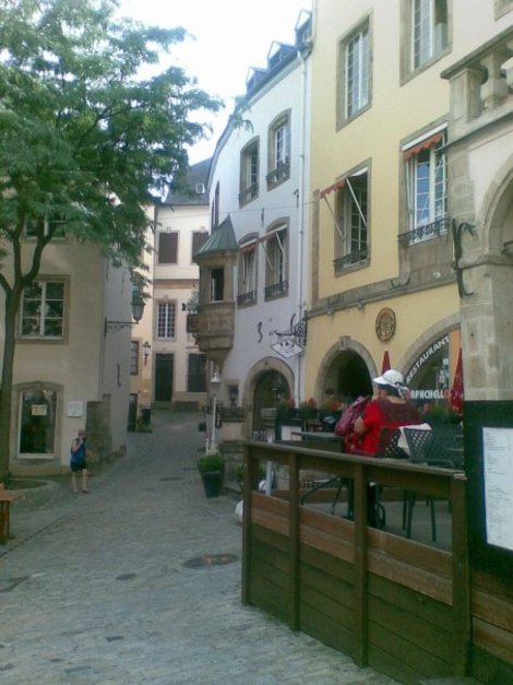 Одна из старых улочек центра Люксембург