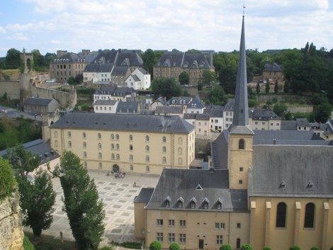 Типичные крыши для люксембуржских зданий Люксембург
