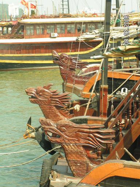 Драконы повезут в драконью бухту Халонг бухта, Вьетнам