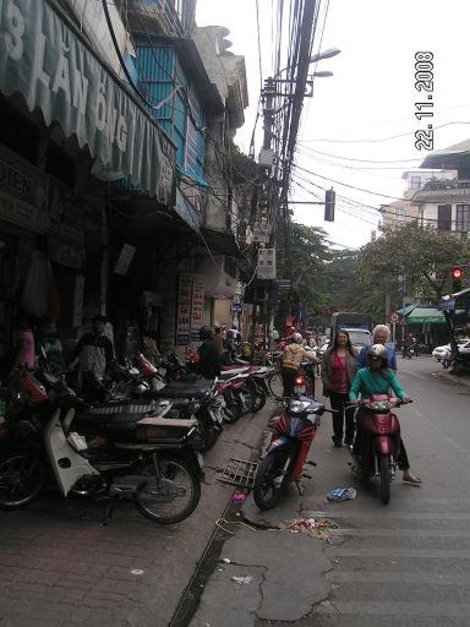 Не тротуар, а чёрт знает что! Ханой, Вьетнам