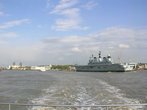 Военный корабль на Темзе