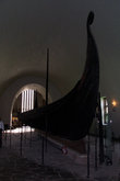 Корабль древних мореходов в музее викингов.