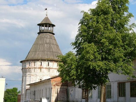 59. Северо-восточная угловая башня Борисоглебского монастыря Россия