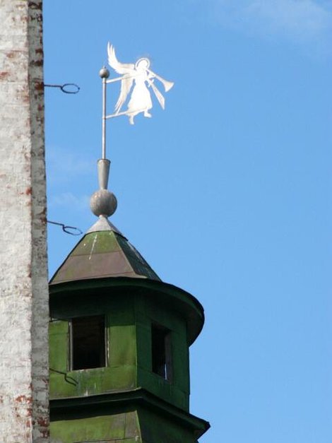 64. Ангелочек на одной из башен Сретенской надвратной церкви Россия